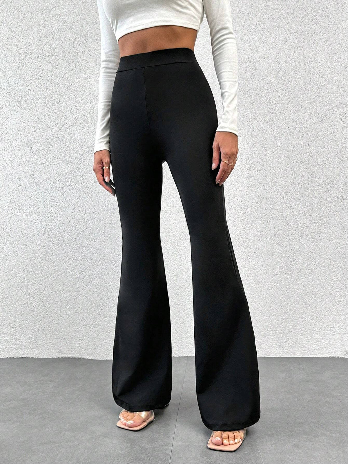 Pantaloni svasati vita alta