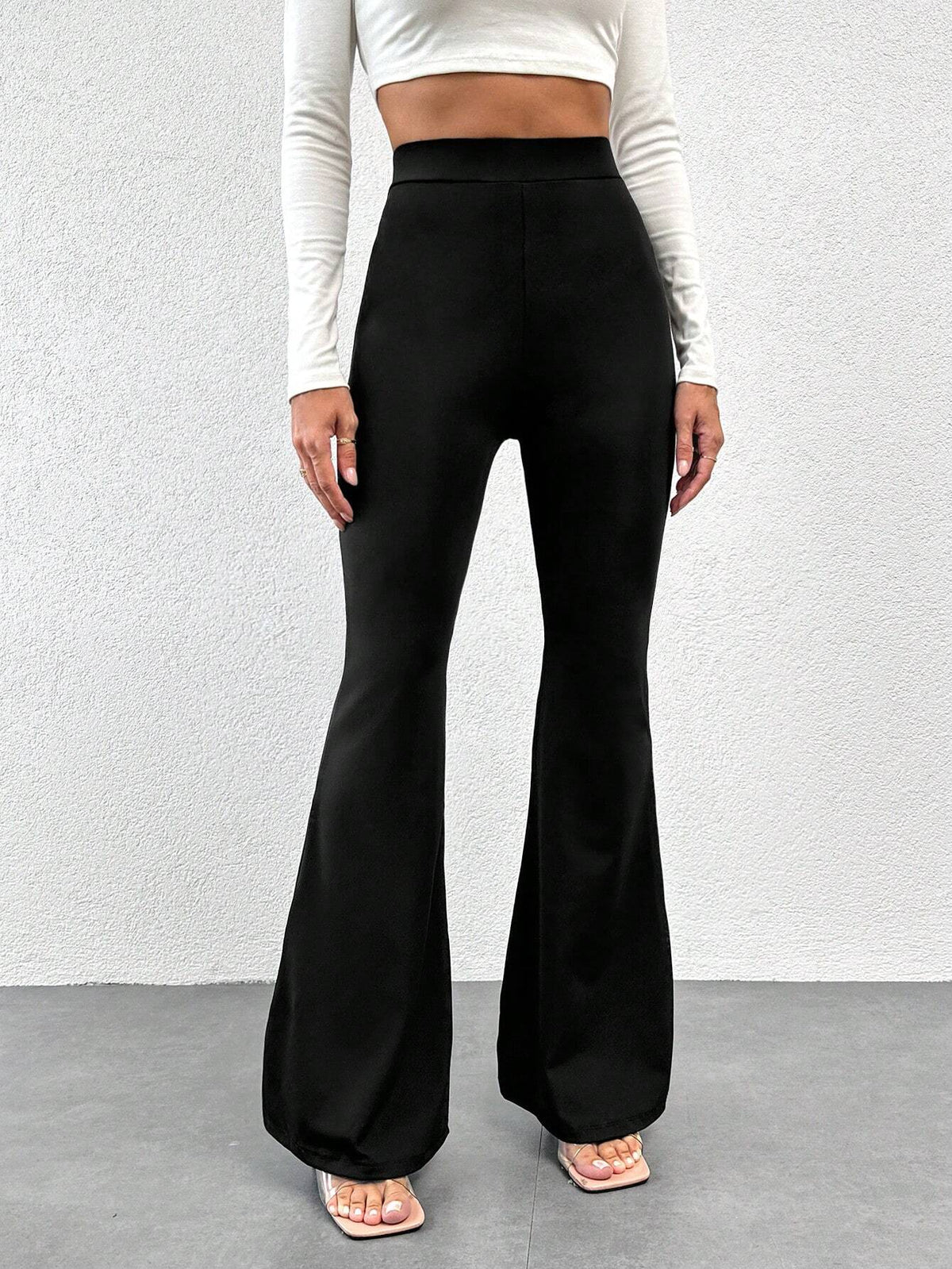 Pantaloni svasati vita alta