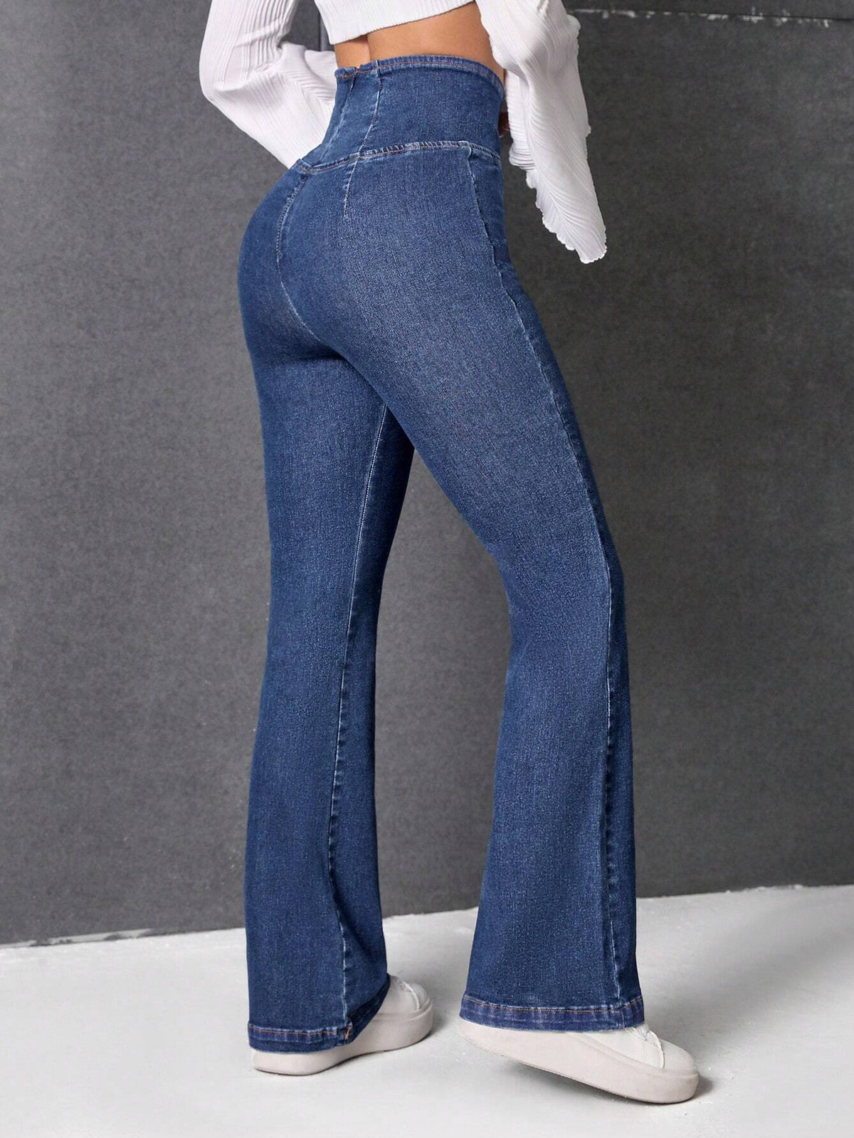 Jeans Da Donna Con Gamba Svasata A Vita Sovrapposta Estiva