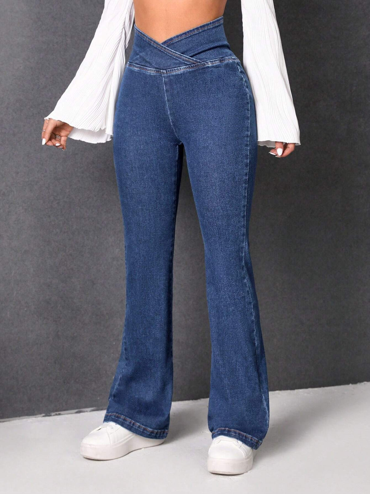 Jeans Da Donna Con Gamba Svasata A Vita Sovrapposta Estiva