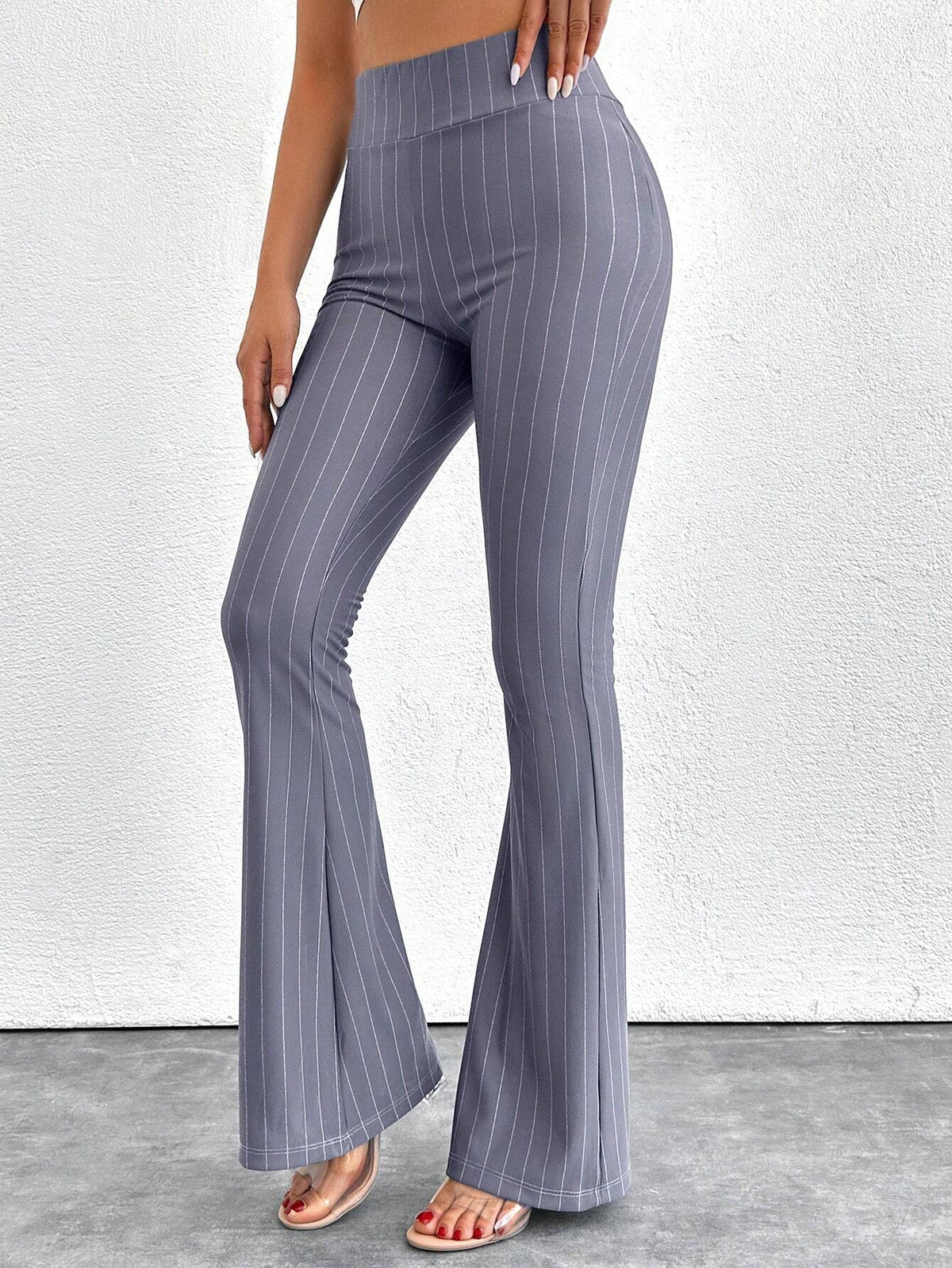 Pantaloni a zampa d'elefante in vita alta e lunghezza extra alta