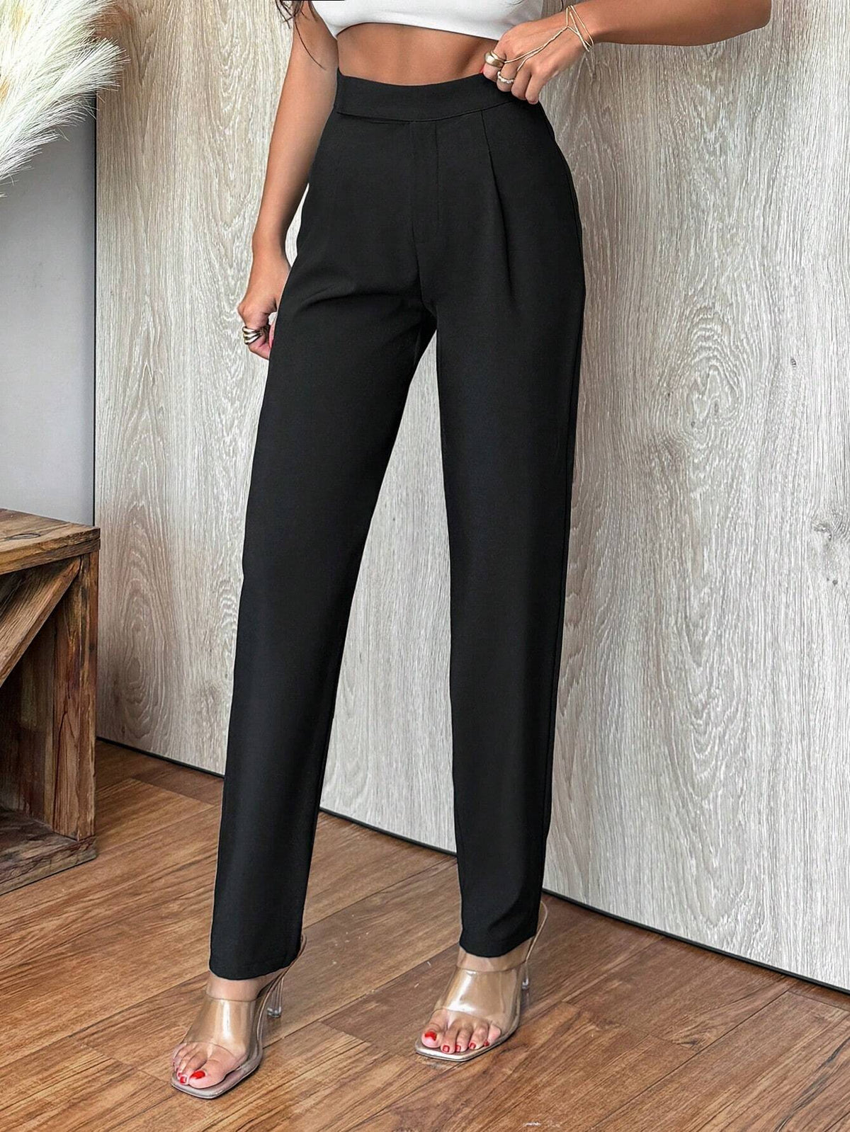 Pantaloni a carota vita media monocromatici da donna