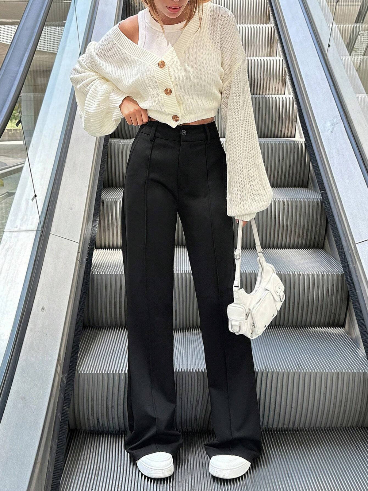 Pantaloni a zampa alta vita alta di colore unito da donna