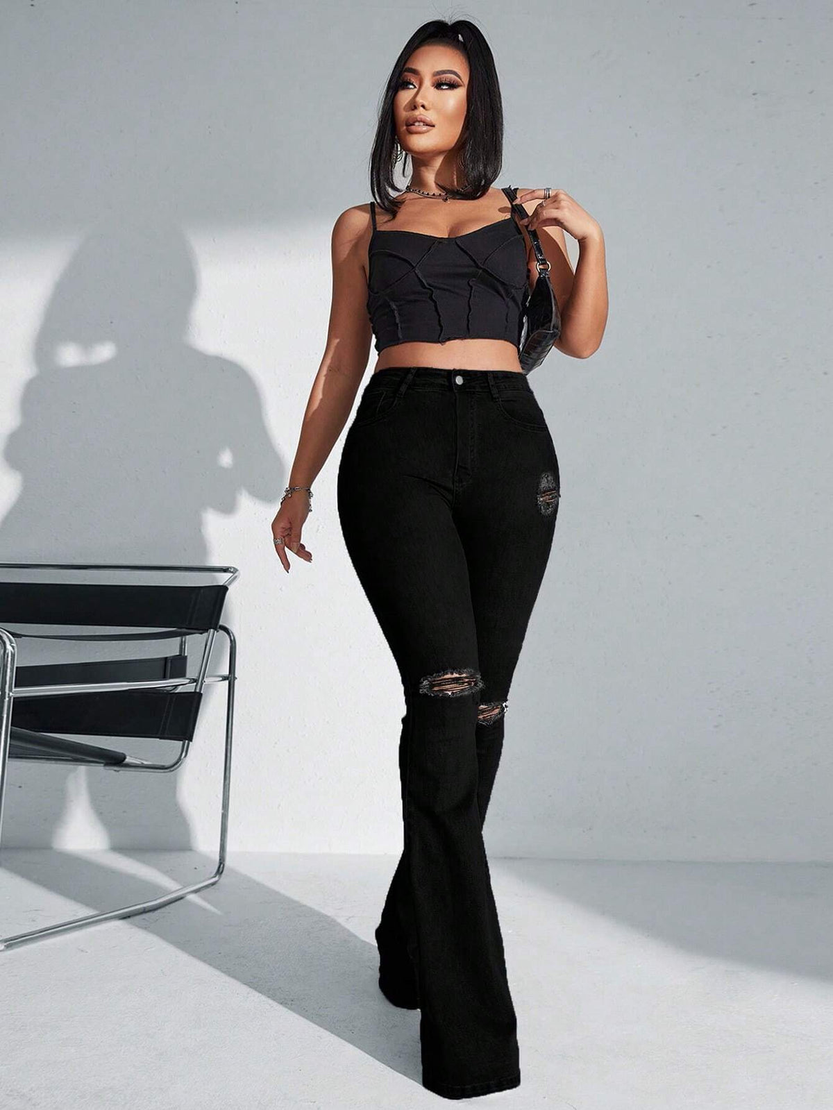 Jeans a gamba svasata vita alta con strappati