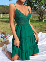 Abito con bretelle sottile inserto in pizzo guipure orlo a strati con nodo dietro