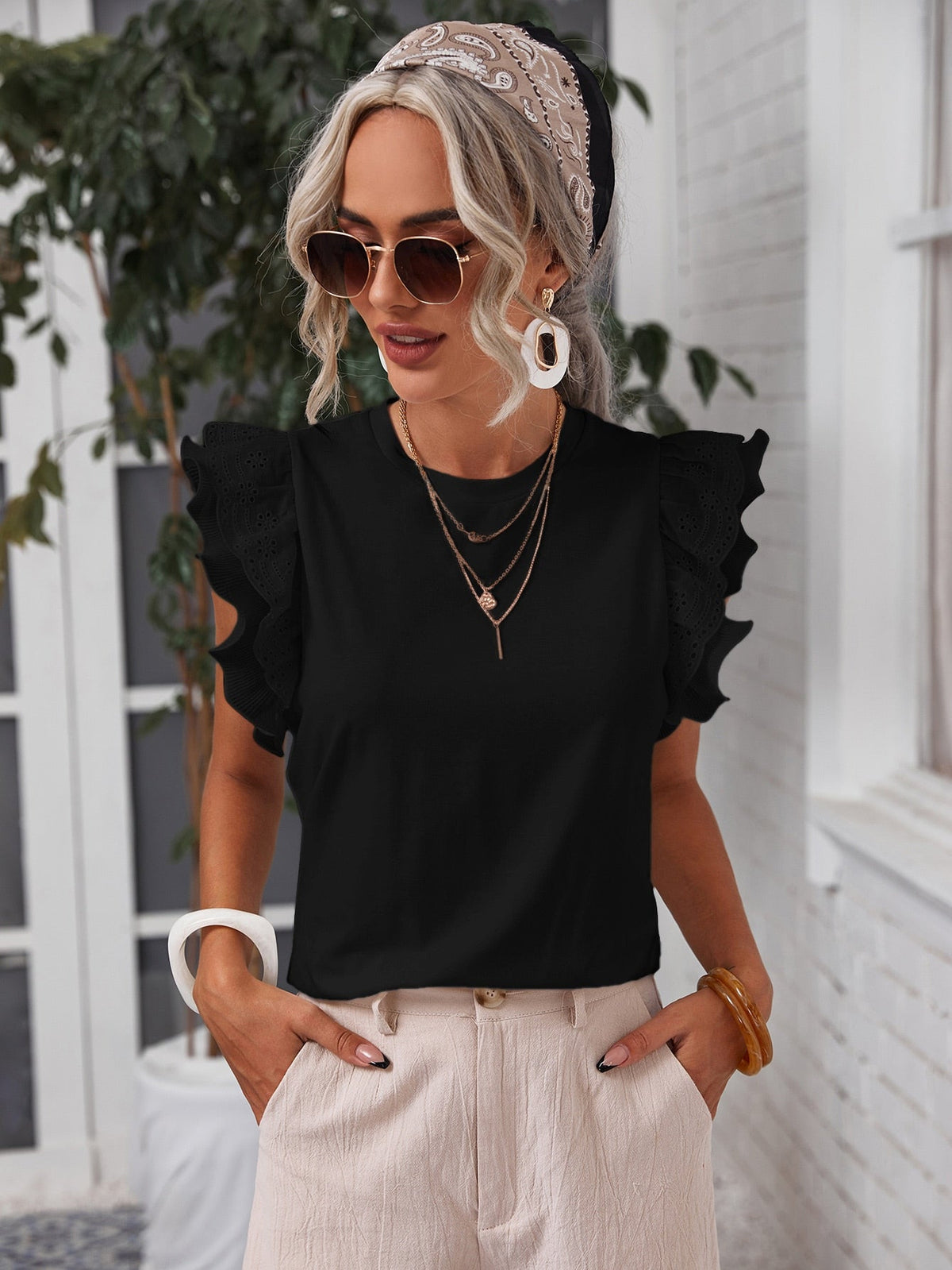 Maglietta semplice e ordinaria da donna con decorazioni di pizzo floreale da indossare ogni giorno