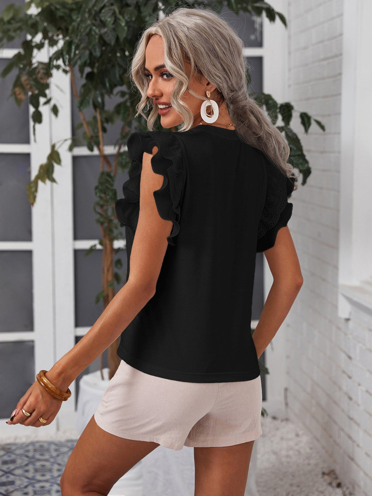 Maglietta semplice e ordinaria da donna con decorazioni di pizzo floreale da indossare ogni giorno