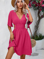 Abiti con cut out sulla vita manica a farfalla