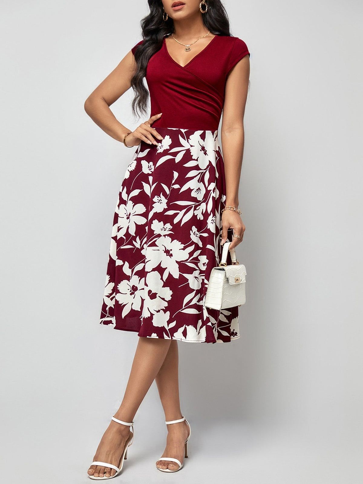 Abiti con stampa floreale incrociato