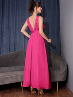 Abito senza maniche a fessura alta con volant