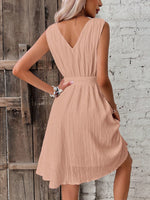 Abito trapezio monocolore con cintura