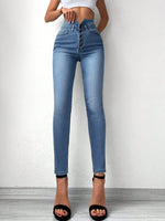 Jeans skinny con bottone