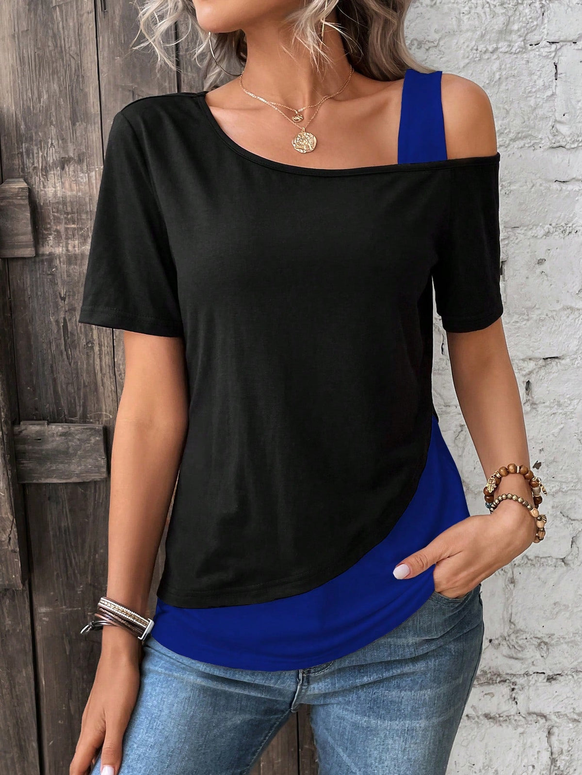 Maglietta Con Collo Asimmetrico A Spacco Stampa Leopardata