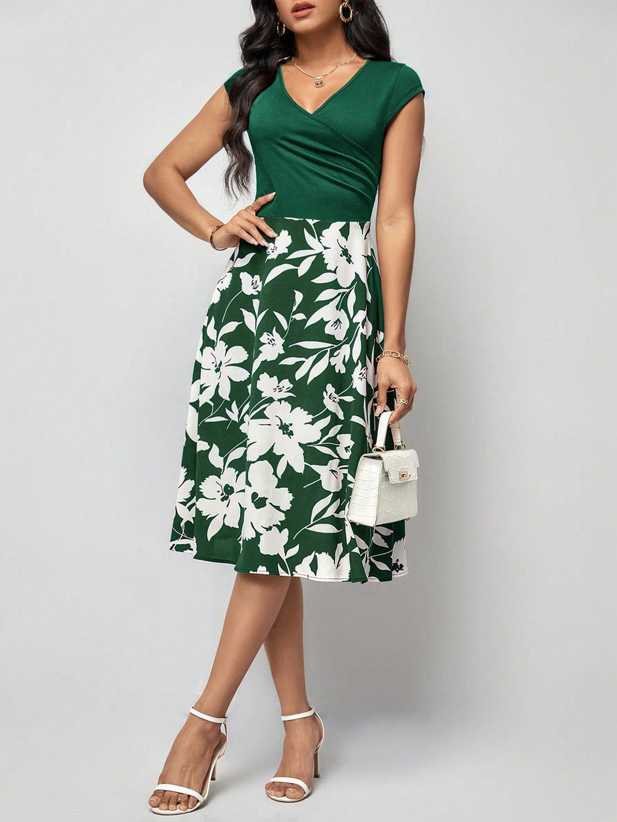 Abiti con stampa floreale incrociato