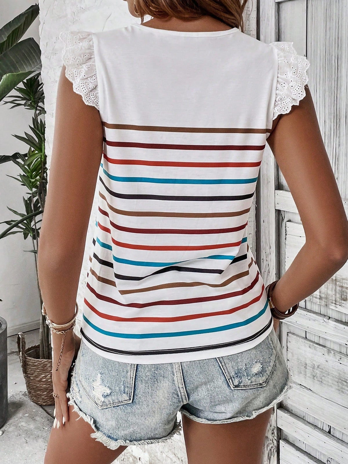 Maglietta casual estiva da donna con manica a cappuccio e stampa a righe colorate a collo rotondo