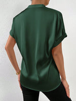 Camicia a maniche corte tinta unita con colletto alla coreana e chiusura frontale con bottoni per abbigliamento casual