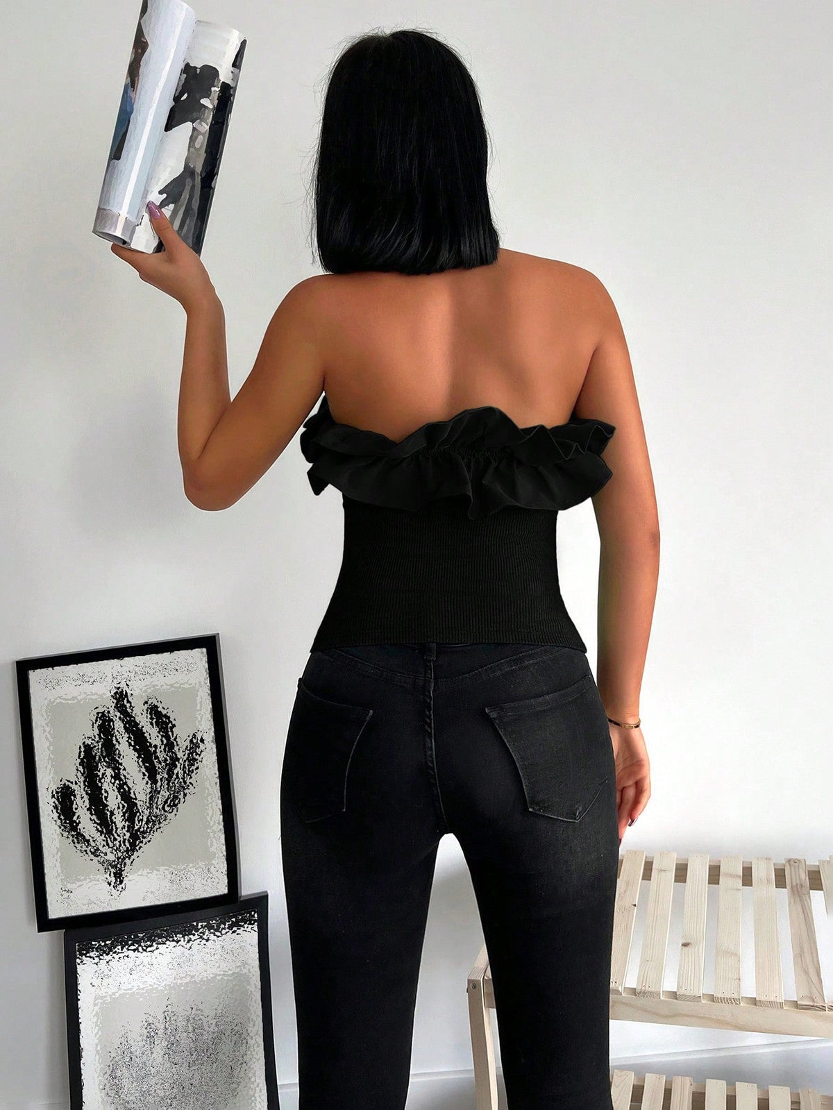 Maglia donna a tinta unita dallo stile minimalista con bordo arricciato