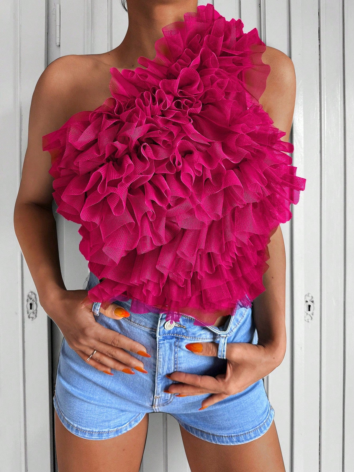 Top monospalla tulle a contrasto stratificato con bordo a volant