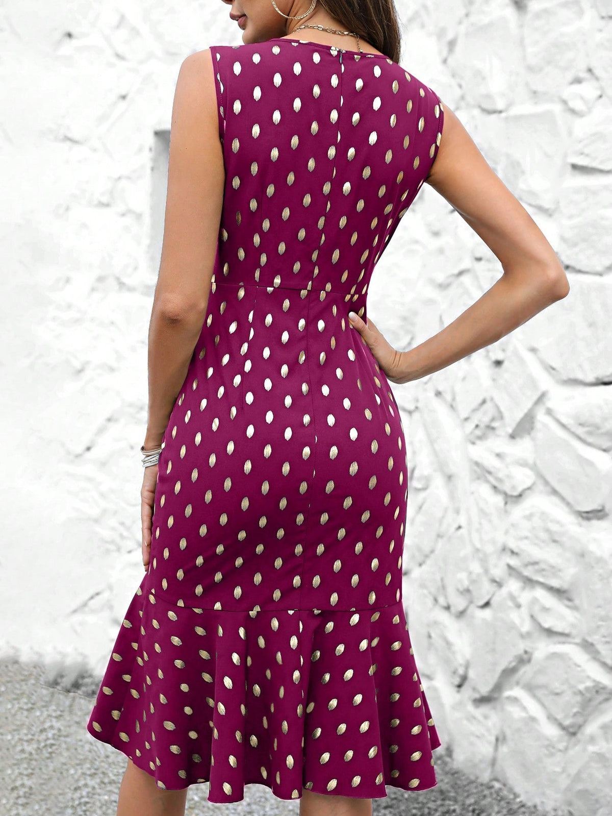 Abiti con stampa a punti dorati con volant