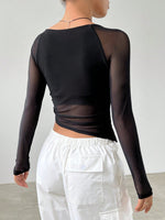 Top a rete Primavera con scollo quadrato nero, orlo asimmetrico e crop per appuntamenti serali