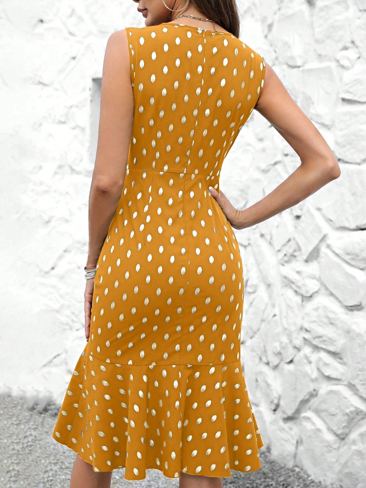 Abiti con stampa a punti dorati con volant