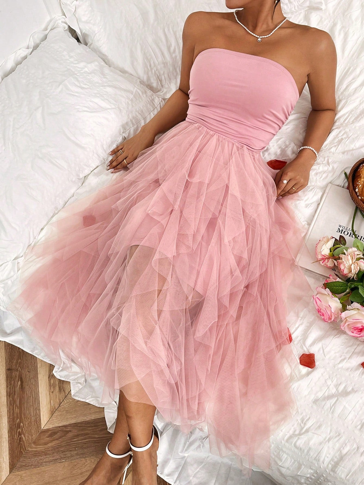 Abito Senza Spalline Con Pieghe E Patchwork In Rete E Tinta Unita