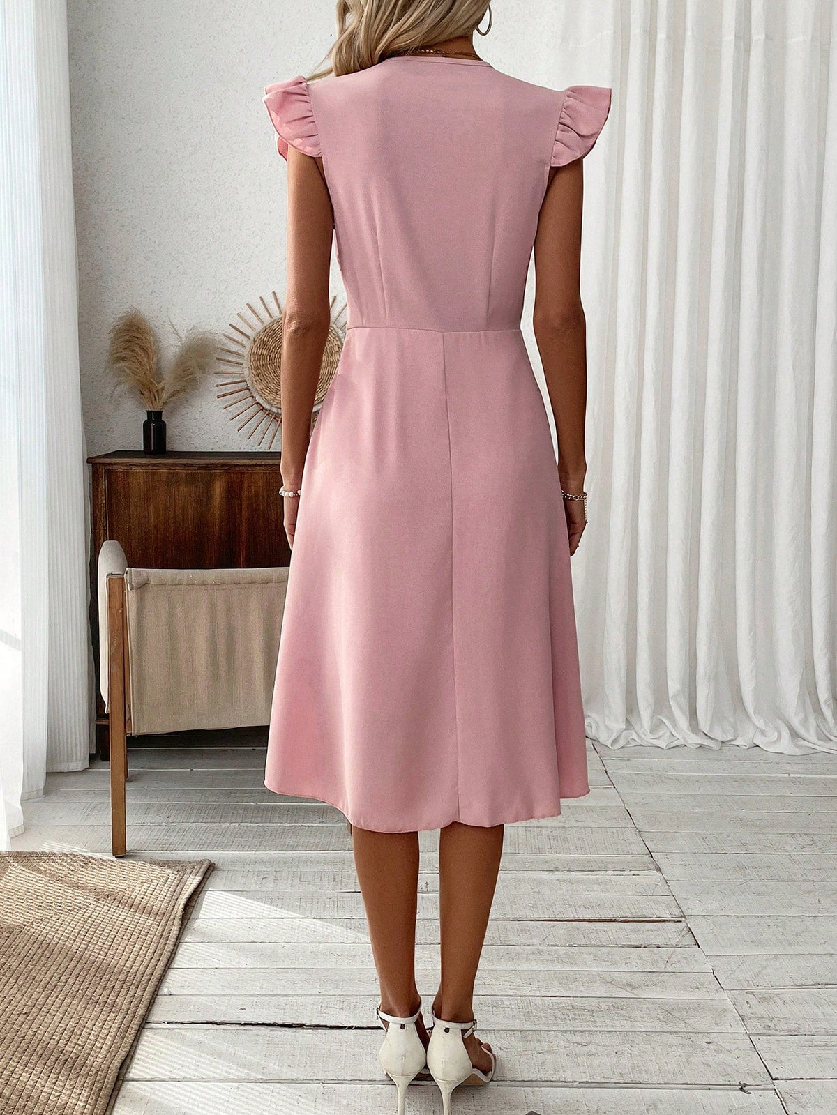 Abito Con Scollo A V, Ricamo Floreale, Bordo Arricciato E Pieghe