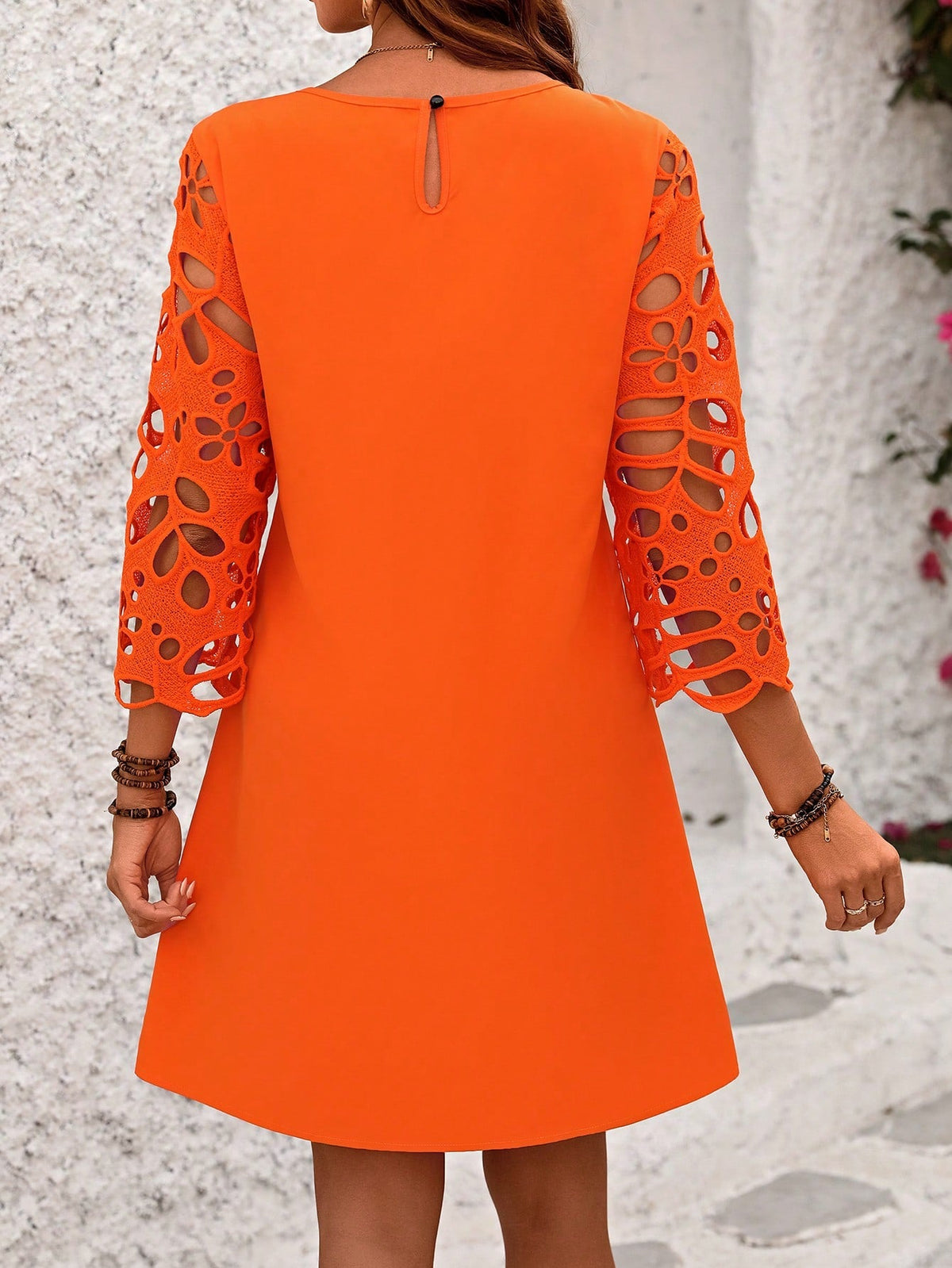 Abito estivo da vacanza con maniche in pizzo e tinta unita da donna