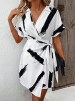 Abito incrociato con stampa pennellate con manica a pipistrello nodo laterale