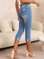 Pantaloni capri denim skinny strappati da donna