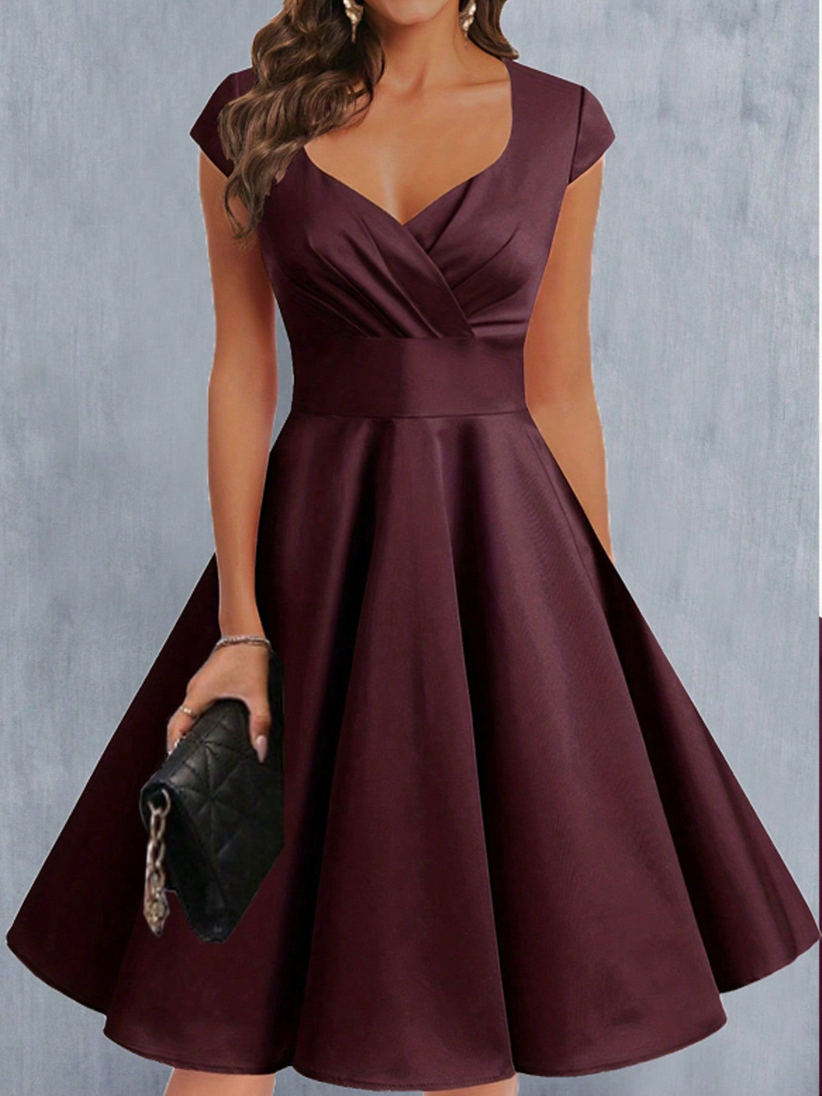 Vestito A Balze Con Scollo A Cuore