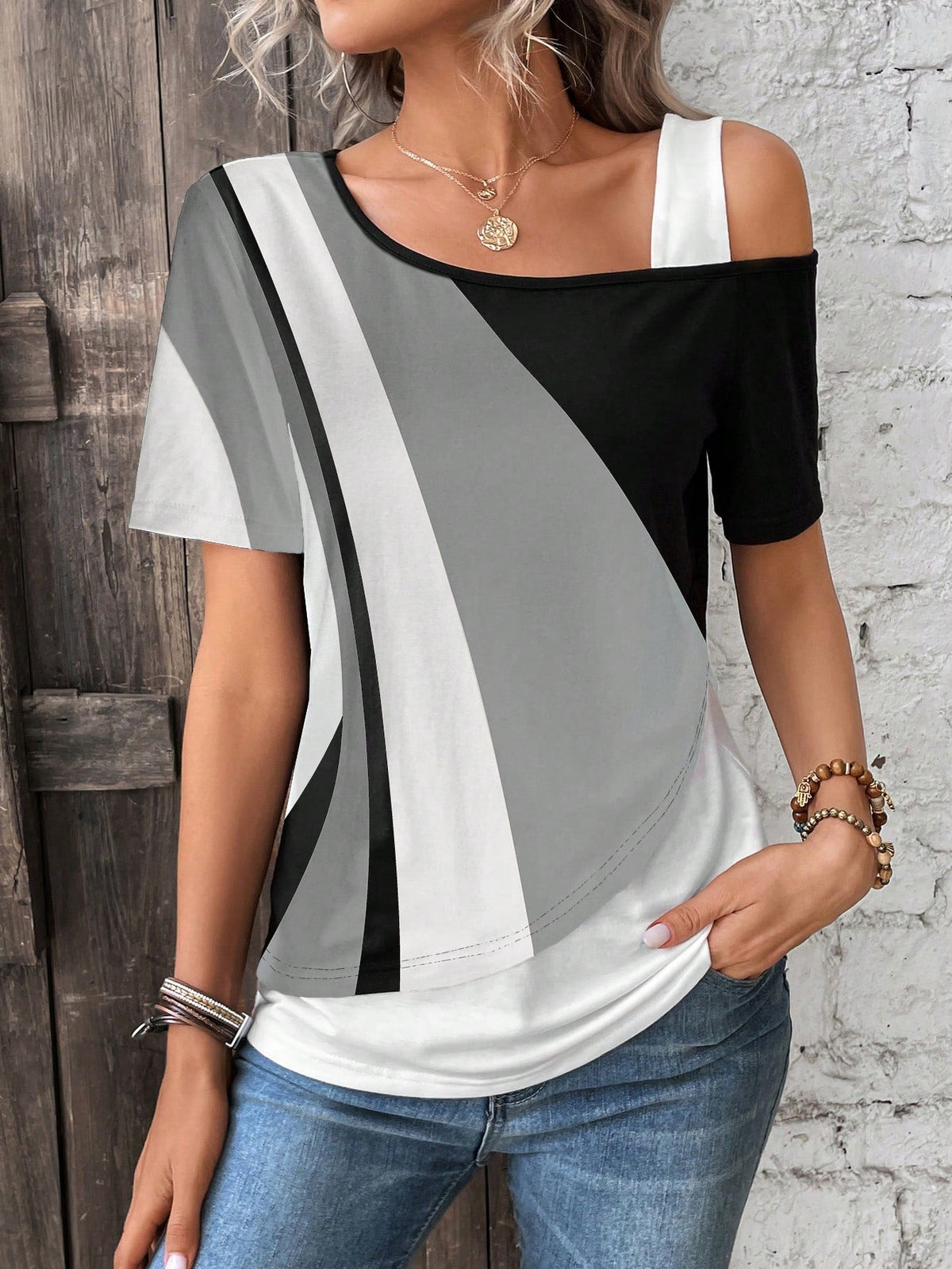 Maglietta Con Collo Asimmetrico A Spacco Stampa Leopardata