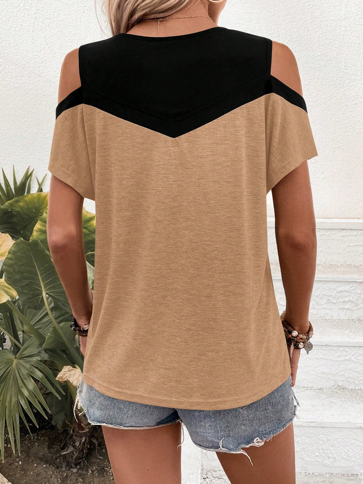 Maglia A Maniche Corte Con Spalle Scoperte E Blocchi Di Colore A Contrasto