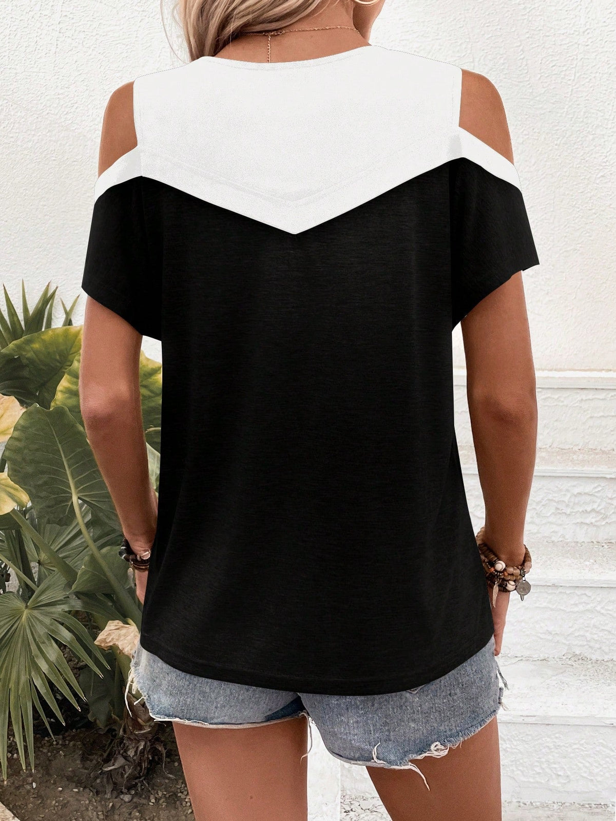 Maglia A Maniche Corte Con Spalle Scoperte E Blocchi Di Colore A Contrasto