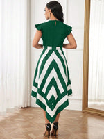 Abito Con Collo A Giro, Orlo Asimmetrico E Blocchi Di Colore