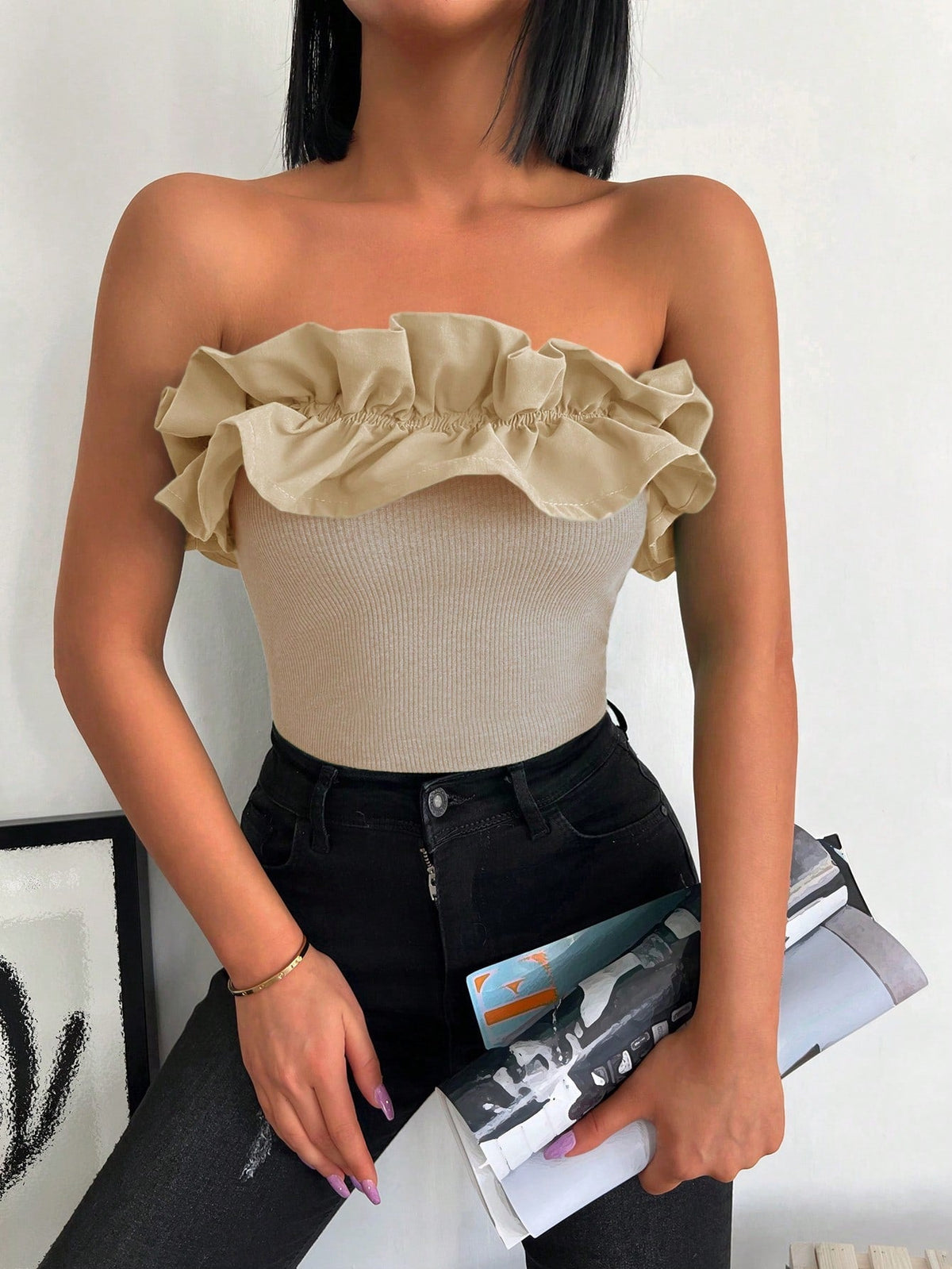 Maglia donna a tinta unita dallo stile minimalista con bordo arricciato