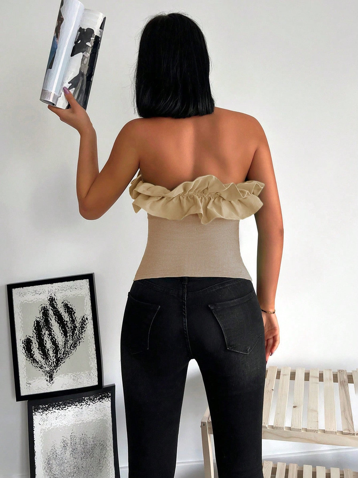 Maglia donna a tinta unita dallo stile minimalista con bordo arricciato