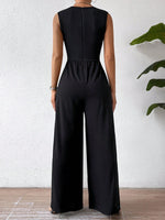 Tuta femminile senza maniche con vita incrociata elegante