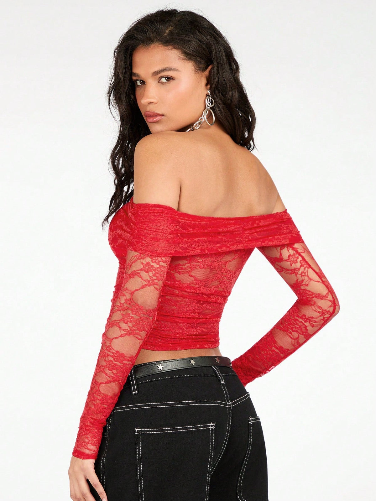 T-shirt Sexy Con Pizzo Trasparente Abbinato A Una Manica Lunga E Una Spalla Scoperta