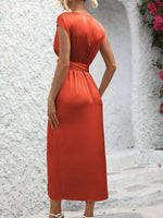 Abito casual con scollo a V, maniche a pipistrello con spacco per l'estate