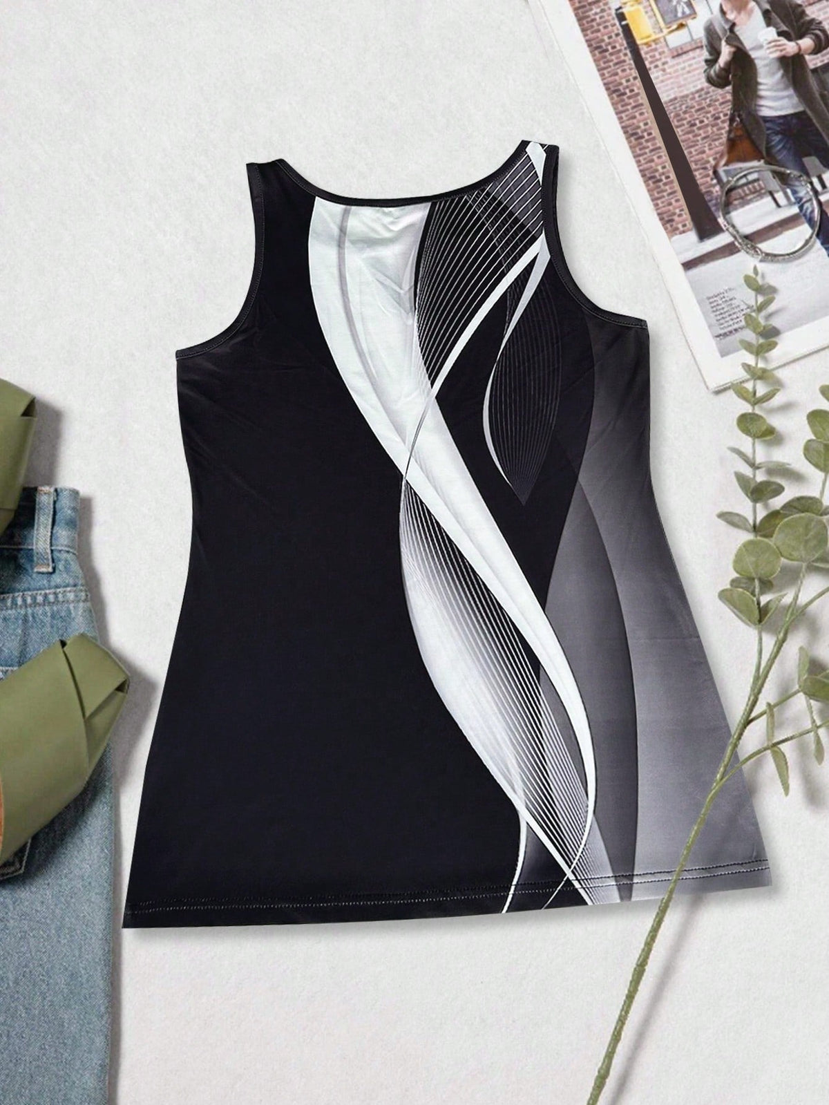 Canotta estiva alla moda con stampa, leggera e versatile per donne mature in vacanza