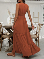 Abito estivo casual con scollo a V, orlo con volant e vita stretta