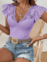 Maglietta pizzo a contrasto manica a farfalla con orlo smerlato