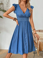 Abito trapezio monocolore con bordo a volant