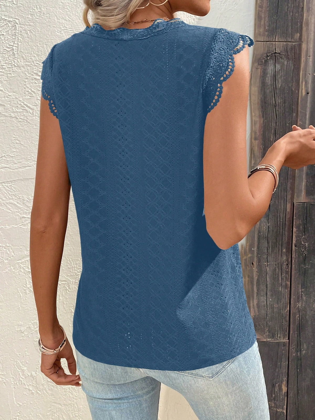 Maglietta pizzo a contrasto con orlo smerlato schiffy