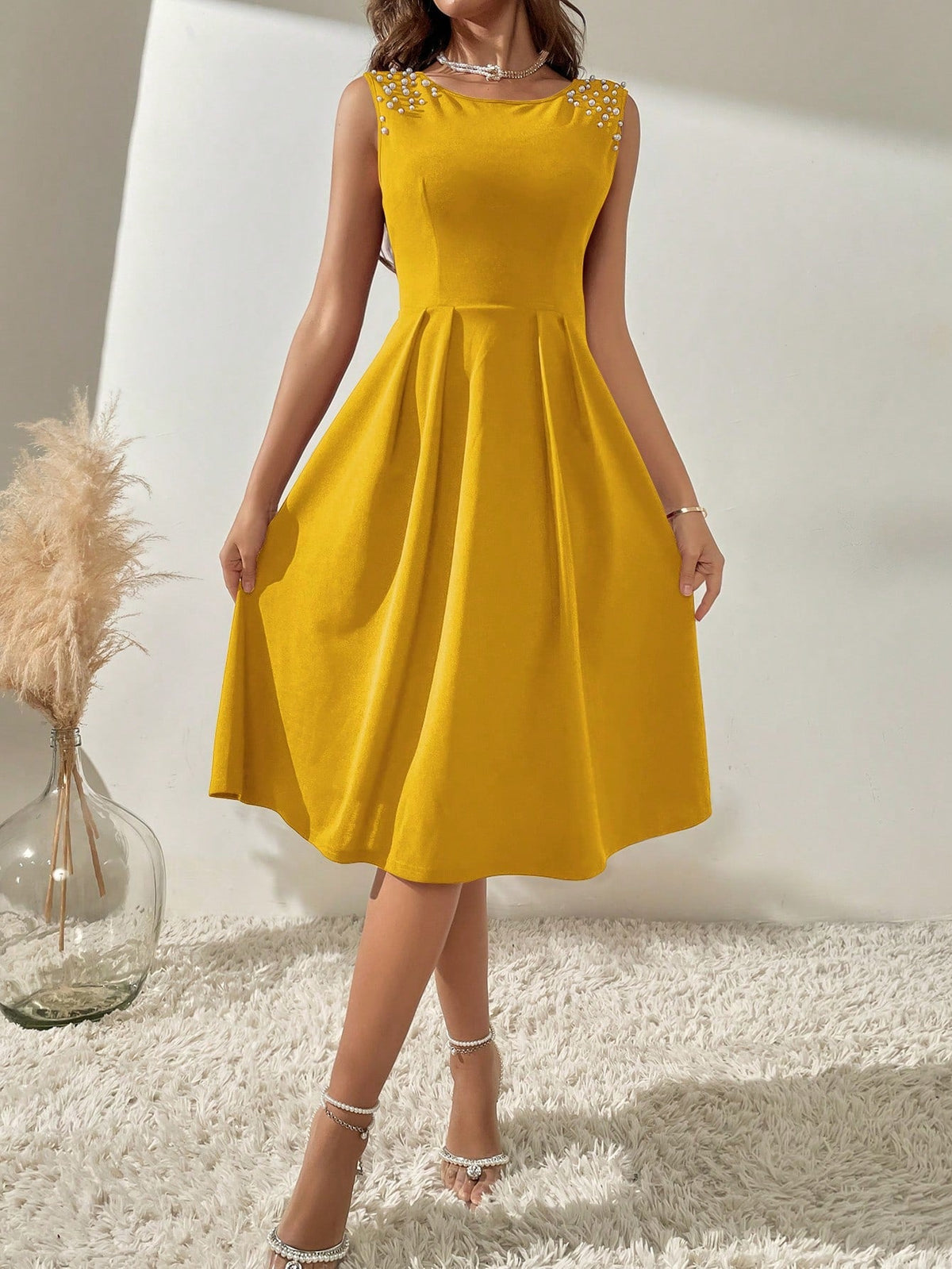 Abito a trapezio monocolore perline