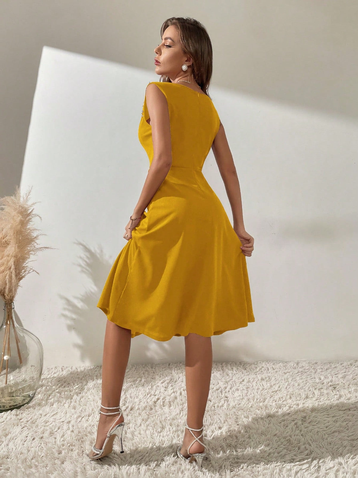 Abito a trapezio monocolore perline