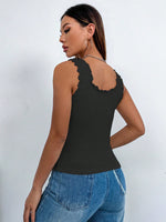 Maglietta a canotta plissettata alla moda con balze, orlo a balze e fiocco per donne