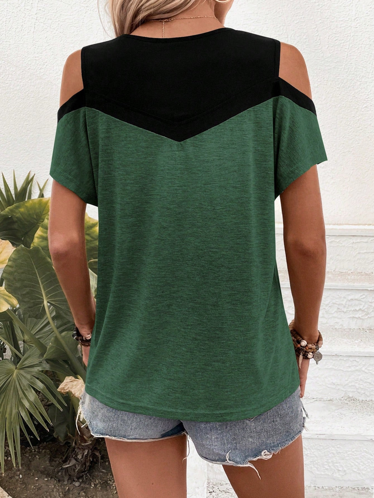 Maglia A Maniche Corte Con Spalle Scoperte E Blocchi Di Colore A Contrasto