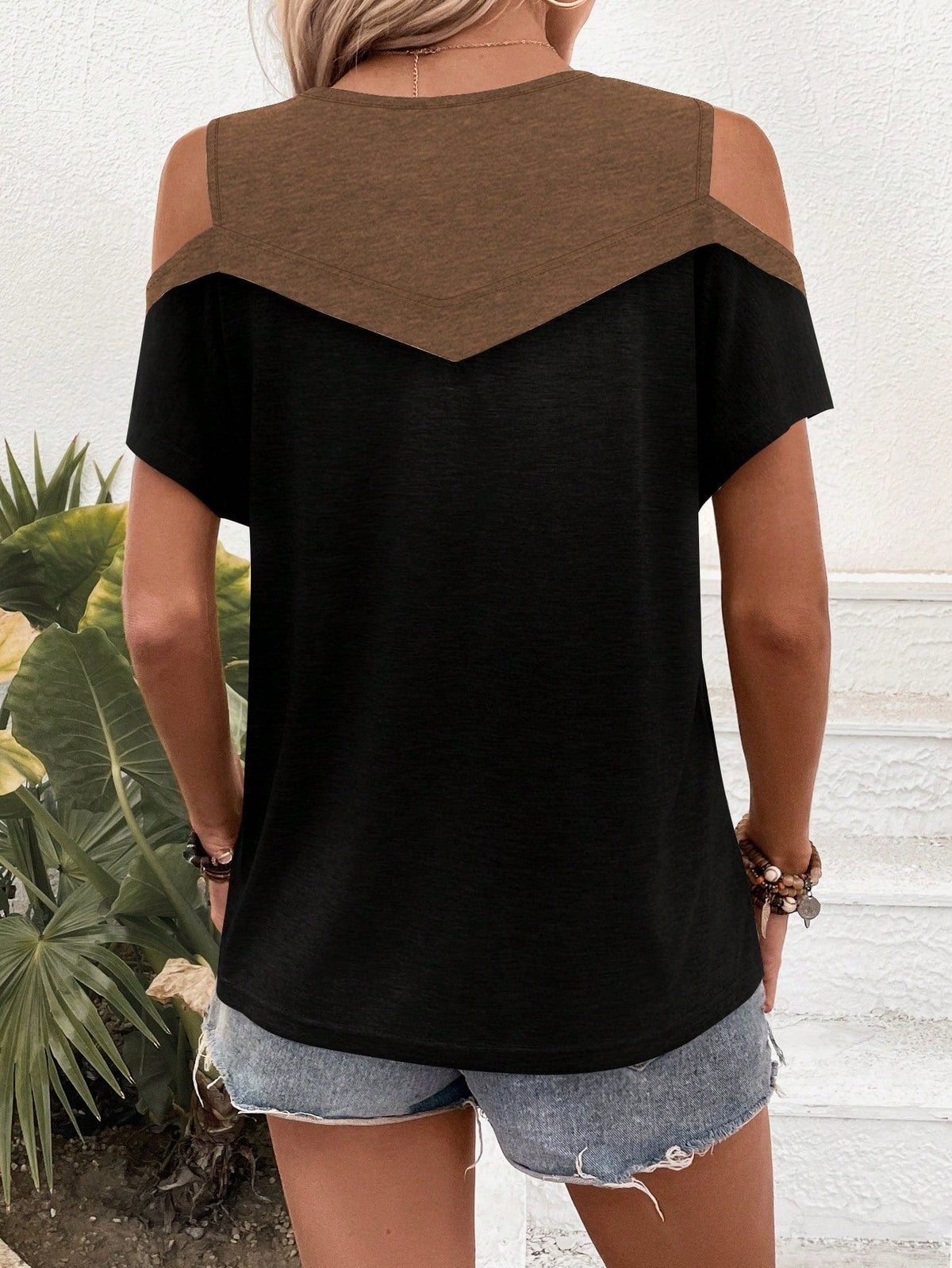 Maglia A Maniche Corte Con Spalle Scoperte E Blocchi Di Colore A Contrasto